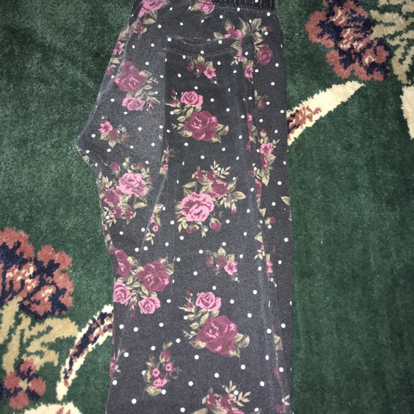 🌹ROSES AND POKADOT LEGGINGS 🌹 - Picture 3 of 4